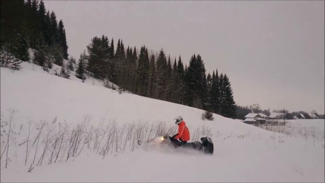 Катаемся на снегоходе в гостях у Тол Бабая