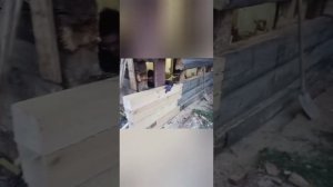 Замена гнилых брёвен сруба.