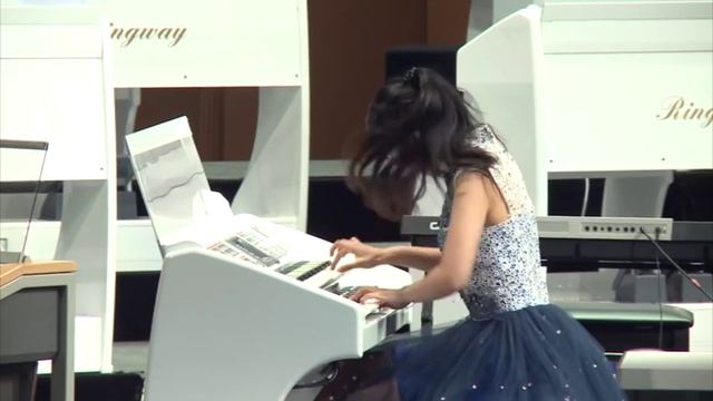 Tian Shuke performing on the Ringway RS1000E E-organ смотреть онлайн