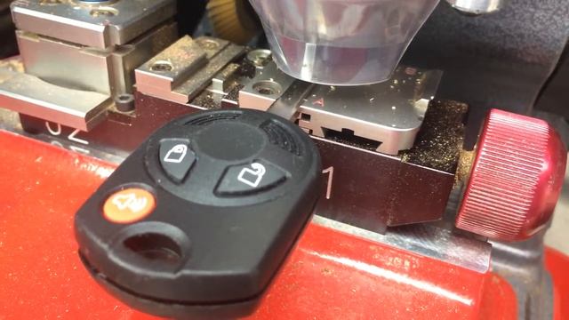 Cutting a High security key. 2013 Ford Escape. Jake Bahn's locksmith York pa. (717)434-7467 смотреть онлайн