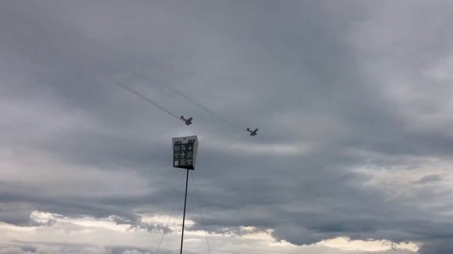 AIR14 Авиа Шоу 2014 Швейцария - девушки на самолёте круто смотреть онлайн