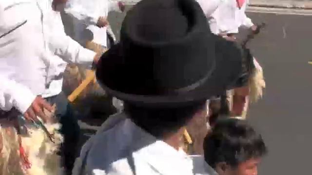 Revitalización de flautas y rondines en Inti Raymi смотреть онлайн