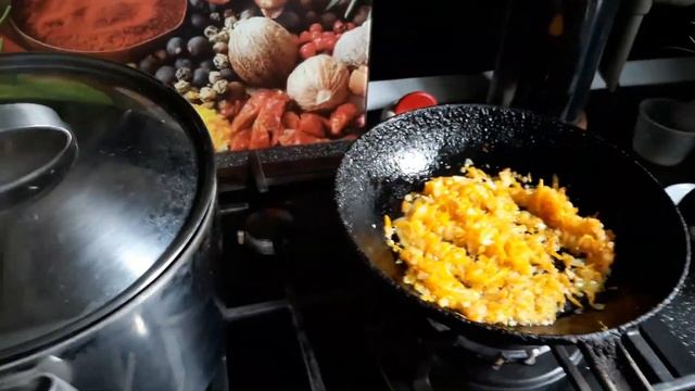 Борщ,круассаны,свиные ребрышки с картофелем