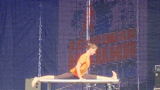 Показательное выступление по йоге площадь Минина Нижний Новгород смотреть онлайн