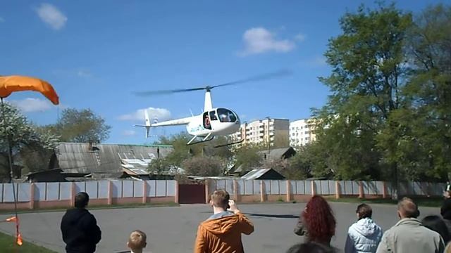 посадка вертолета в Борисове на День Победы 2015 смотреть онлайн