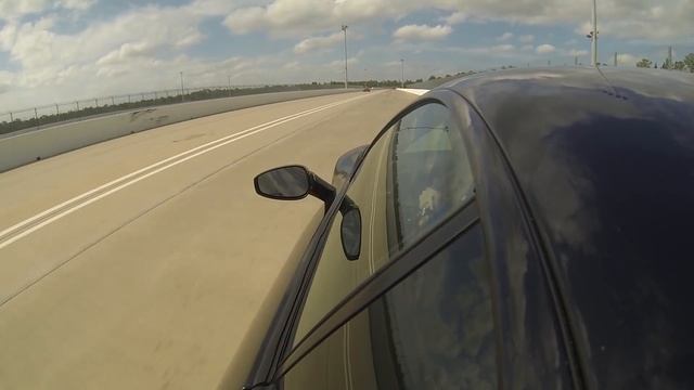 McLaren MP4-12C vs Ferrari 458 Italia Drag Racing 1/4 Mile Race 1/3 Launch Control смотреть онлайн