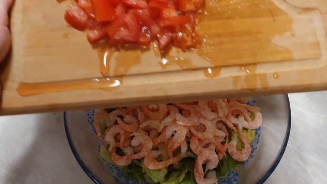 САЛАТ просто БОМБА! Все будут ПРОСИТЬ этот РЕЦЕПТ салата! Салат с креветками смотреть онлайн