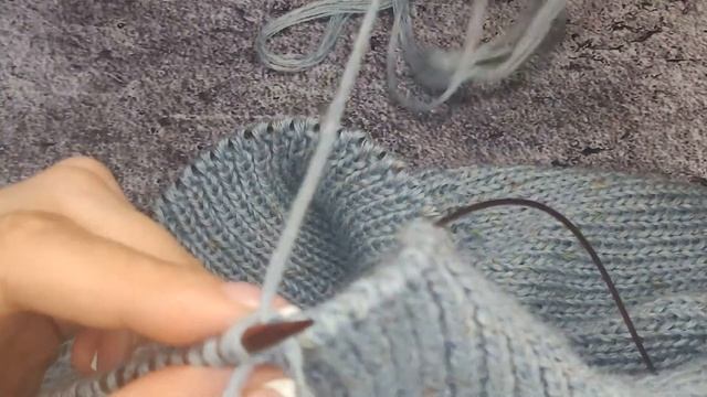 Эластичное закрытие резинки 1х1 иглой при вязании по кругу/ красивый фабричный край/ для новичков смотреть онлайн