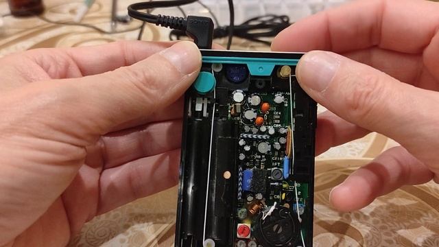 Карманный радио приёмник 80-х годов. Sony SRF-10  Sony SRF-15V