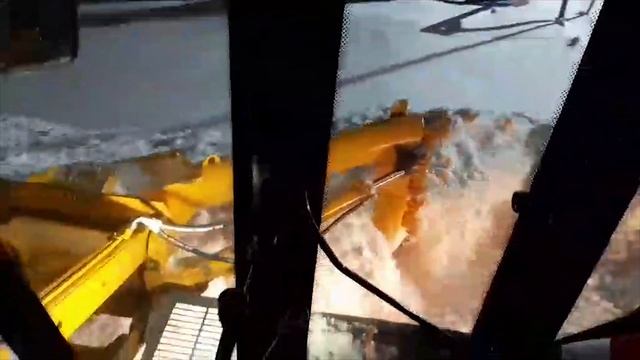 Боковой отвал чистит снег смотреть онлайн