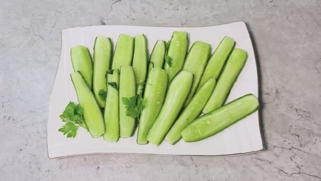 Хрустящие малосольные огурцы, приготовленные за 5 минут без рассола. Битые малосольные огурцы