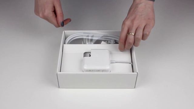 Unboxing - Apple 45W MagSafe Power Adapter смотреть онлайн