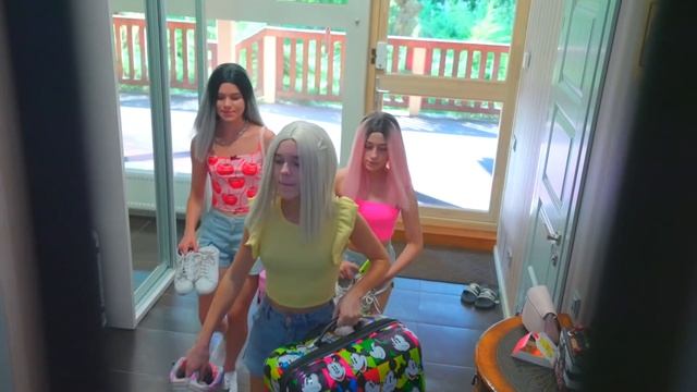 ДИАНА и ПОДРУЖКИ ПОКИНУЛИ ДОМ Z!!! ЗАЧЕМ ЧЕРЛИДЕРШИ ВЕРНУЛИСЬ В ЗАГОРОДНЫЙ ДОМ К ПОДРОСТКАМ? смотреть онлайн