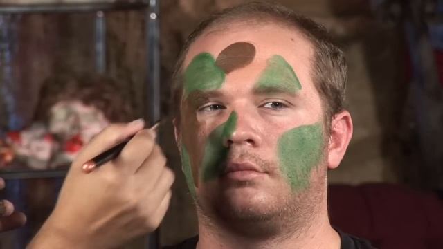 Halloween Makeup Tips : How to Do Camouflage Makeup смотреть онлайн