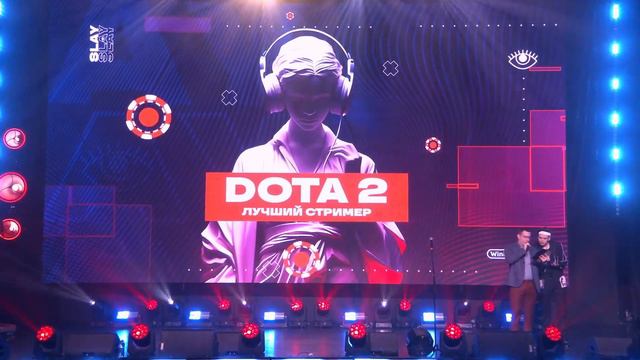 ПЯТЁРКА выиграл награду в номинации ЧЕЛОВЕК-МЕМ | ПРЕМИЯ SLAY смотреть онлайн