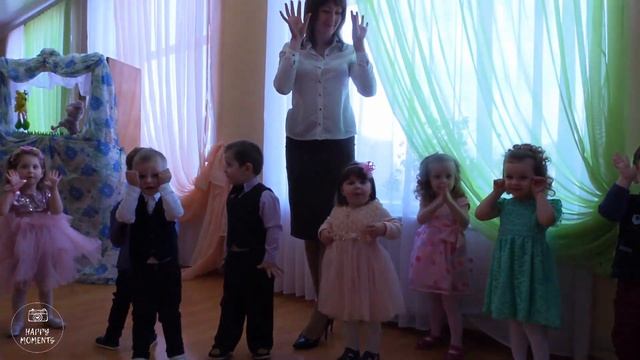 Звонкие ладошки ? Весёлый танец малышей на утреннике смотреть онлайн
