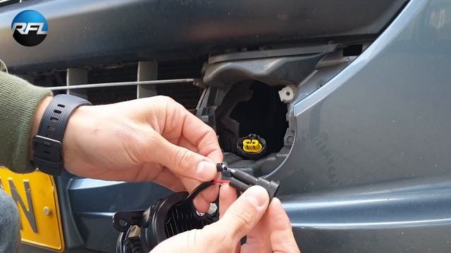 Aharon LED Fog Smasher LED fog light installation on a Peugeot 207 смотреть онлайн