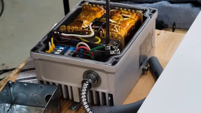 Building a Solar Generator, Powerwall, System for off grid Tiny House on Wheels смотреть онлайн