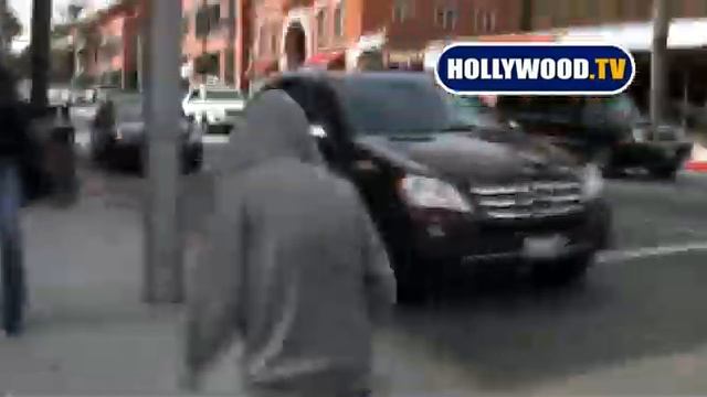 Samantha Ronson Gets Chased By Paparazzi смотреть онлайн