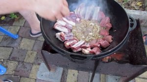 Бограч в казане на костре. Мужская кухня.