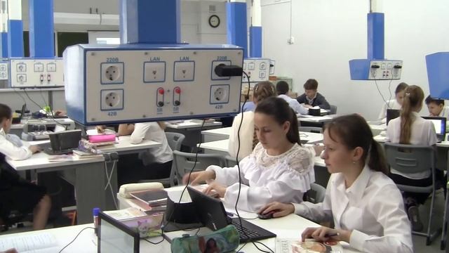 Урок физики в 7Б классе, 12 апреля 2021 года (1 часть) смотреть онлайн