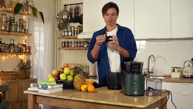 Hurom H320N Unboxing & First Juice [REVIEW] | Does it Deliver? смотреть онлайн