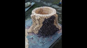 Цветочник  в  виде  пня работа Виктора.