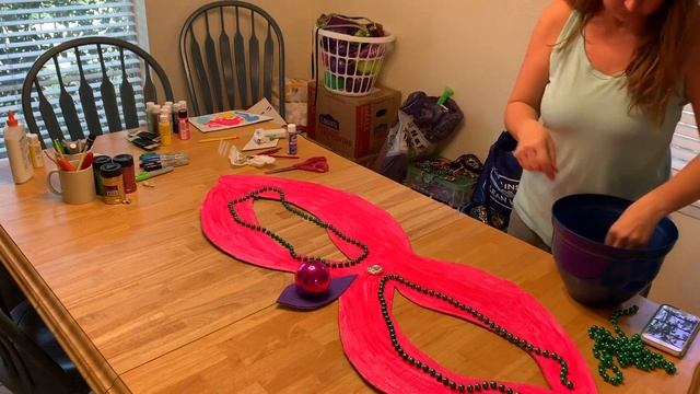 How to Make a Huge Cardboard Mardi Gras Mask || DIY Parade Float Project смотреть онлайн