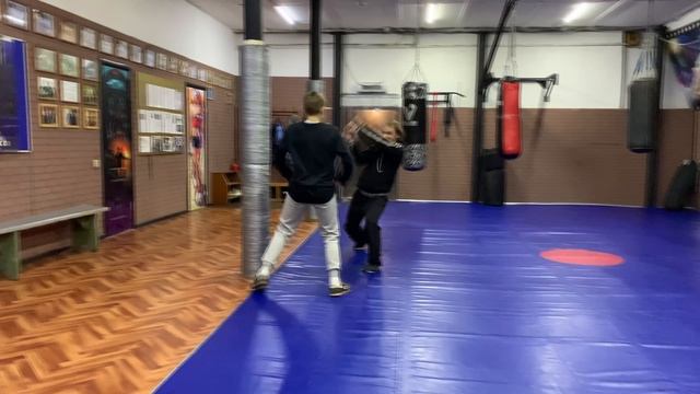 Боевые сцены детей-каскадеров смотреть онлайн