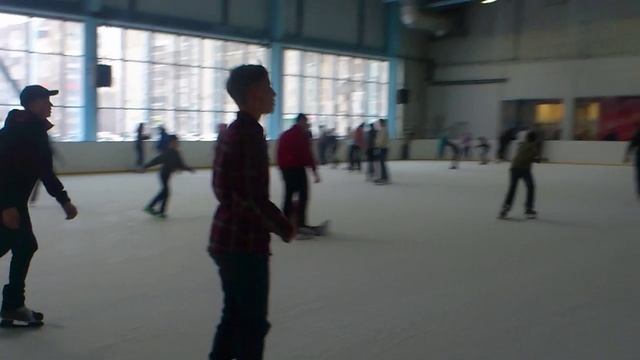 Каток в "Сити Молле". Новокузнецк. смотреть онлайн