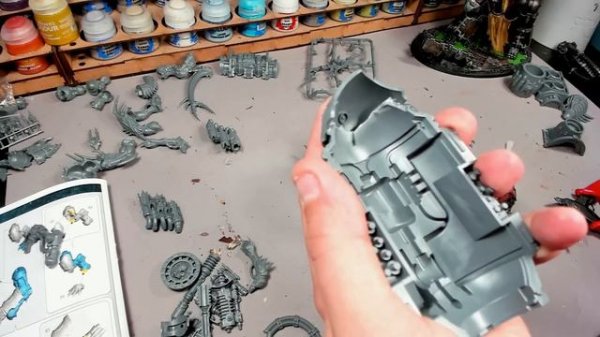 Kitbashing a Chaos knight Abominant for Warhammer 40k without using any knight bits