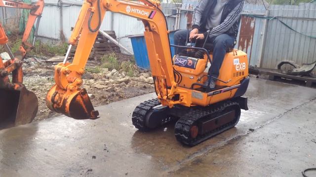 Миниэкскаватор Hitachi EX8 смотреть онлайн