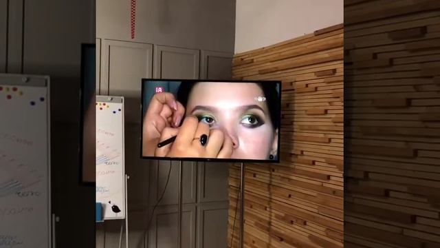 Цветной макияж в открытой растушевке смотреть онлайн