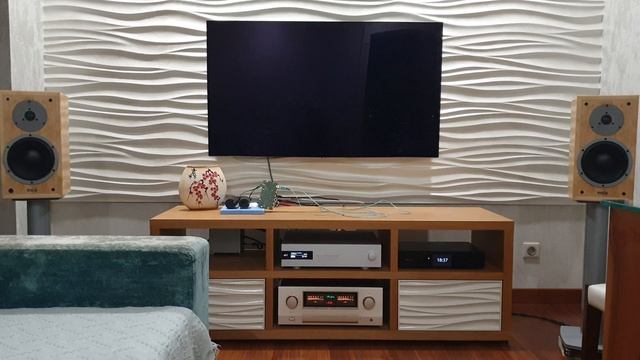 Accuphase + Dynaudio + dCS Bartok + RoonRock NUC + Ubiquiti ER-X-SFP + Linear power supply смотреть онлайн