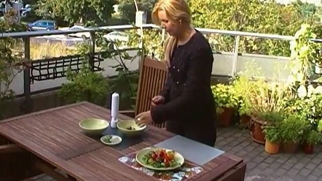 Мастер-класс Украшение праздничного блюда цветами