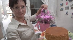 Домашнее видео. Хроника Готовлю необычный торт Медовик. Коржи кубиками и мусс карамель... Очень вкус