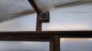 Как понизить температуру в теплице в солнечный день? ВЕНТИЛЯЦИЯ ДЛЯ ТЕПЛИЦЫ!