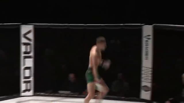 MMA fighter injures both legs during post-fight celebration смотреть онлайн