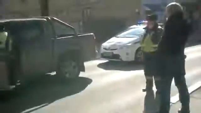 гаишники, не прячась, творят беспредел. смотреть онлайн