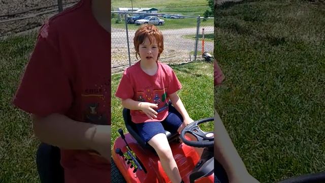 8 year old gets to ride lawnmower for the first time смотреть онлайн