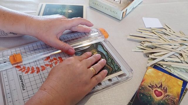 ✂️?Comment sublimer un ancien oracle ou tarot, ici c'est l'oracle de Gaïa de Toni Carmine Salerno смотреть онлайн