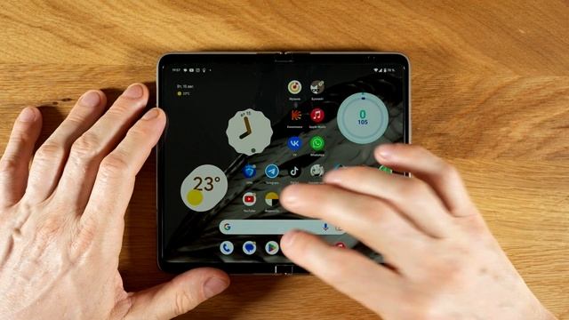 Обзор Google Pixel Fold + сравнение с Samsung Galaxy Z Fold 5 смотреть онлайн
