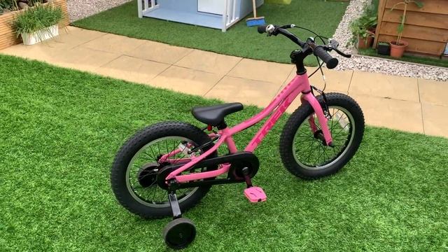 TREK Pre Caliber 16 - Girls Bike Pink Edition - Quick Review смотреть онлайн