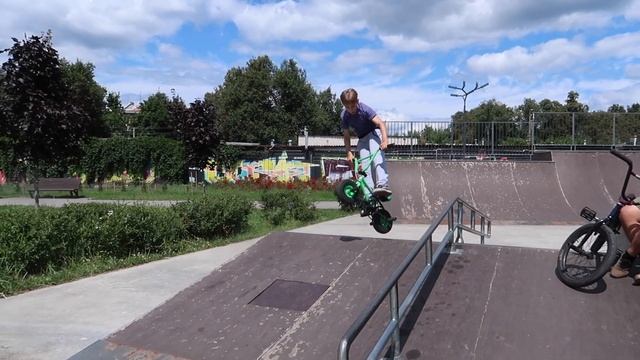 САМОКАТЕРЫ пробуют ВИП на МИНИ БМХ за деньги...