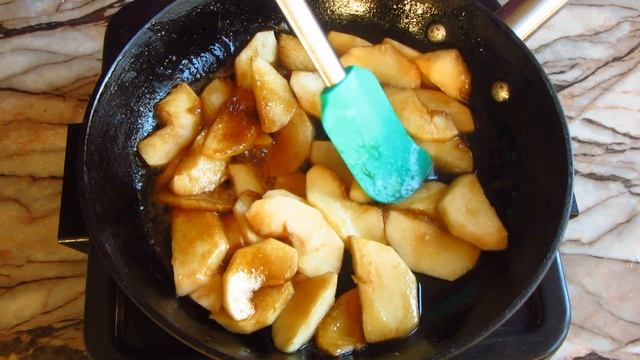 Знаменитая Шарлотка на сковороде. Самый простой рецепт любимой Шарлотки смотреть онлайн