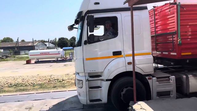 Взвесили полуприцеп зерновоз самосвальный с боковой выгрузкой смотреть онлайн