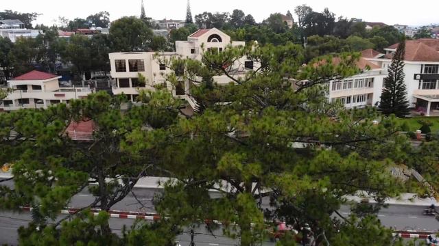 Domaine De Marie Church, Lam Vien Square, Pongour Waterfall,... смотреть онлайн