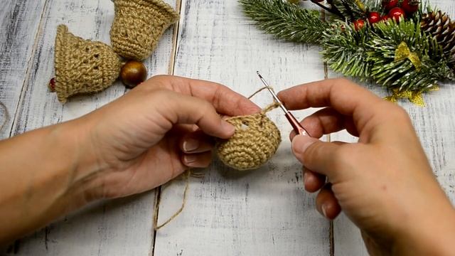 КОЛОКОЛЬЧИК крючком. Новогоднее украшение. Подробный МК. смотреть онлайн