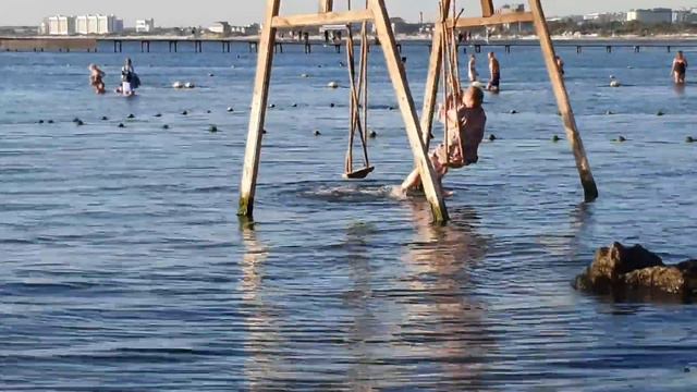 АНАПА - ЛЮДИ ПЫТАЮТСЯ ОТДЫХАТЬ! ЦЕНТР КУРОРТА 8.09.2021. ХОЛОДНОЕ МОРЕ. ГРЯЗНЫЙ ПЛЯЖ смотреть онлайн