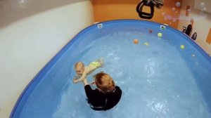 Грудничковое плавание «Пузыри» |Мария 9 месяцев|